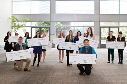 2014 winners collect $6,000 for themselves<br />
and $6,000 for their schools